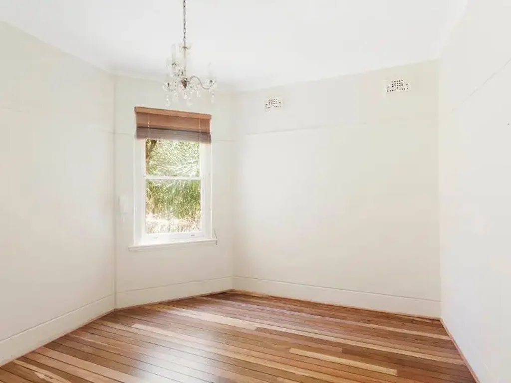 Top floor one bedroom apartment