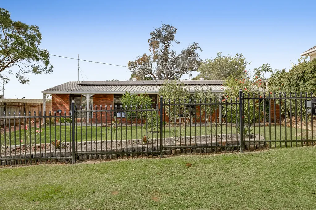 Wilsonton Heights 3ห้องนอน Warm, Welcoming & Wonderfully Practical with Outstanding Outdoor Appeal