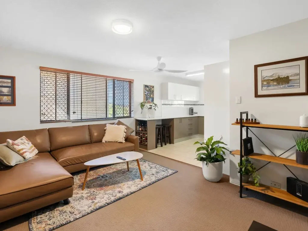Mount Gravatt 2房  位于中央芒特格拉瓦特的时尚翻新底层宝石  Stylishly Renovated Ground-Floor Gem in Central Mount Gravatt