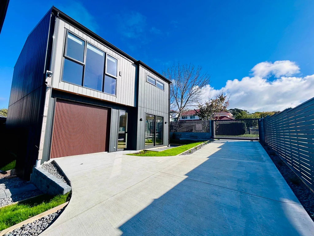Two Brand new builds in Remuera - Perfect Loca...