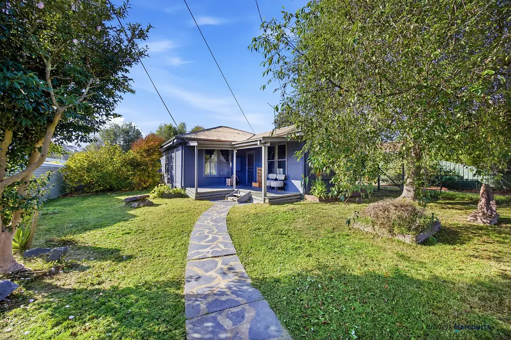 Alexandra 2房  Quiet Coster Street Living with Space, Character & Endless Potential!