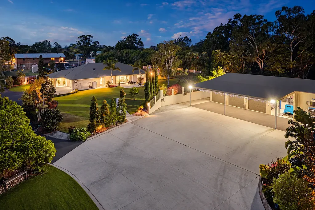 Narangba 4Kwarto Rare Acreage Lifestyle! Dual Street Access! Impressive 20m x 12m Fully Fitted Shed!