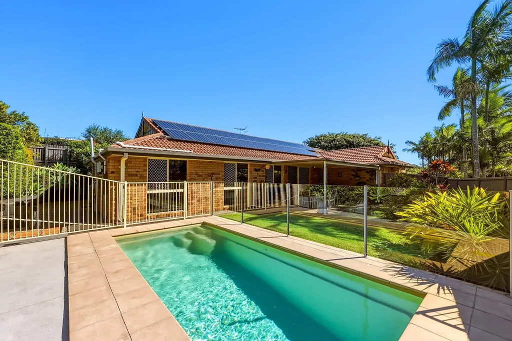 Albany Creek 4Zimmer Move-In Ready Family Living with Pool, Workshop & Caravan Parking