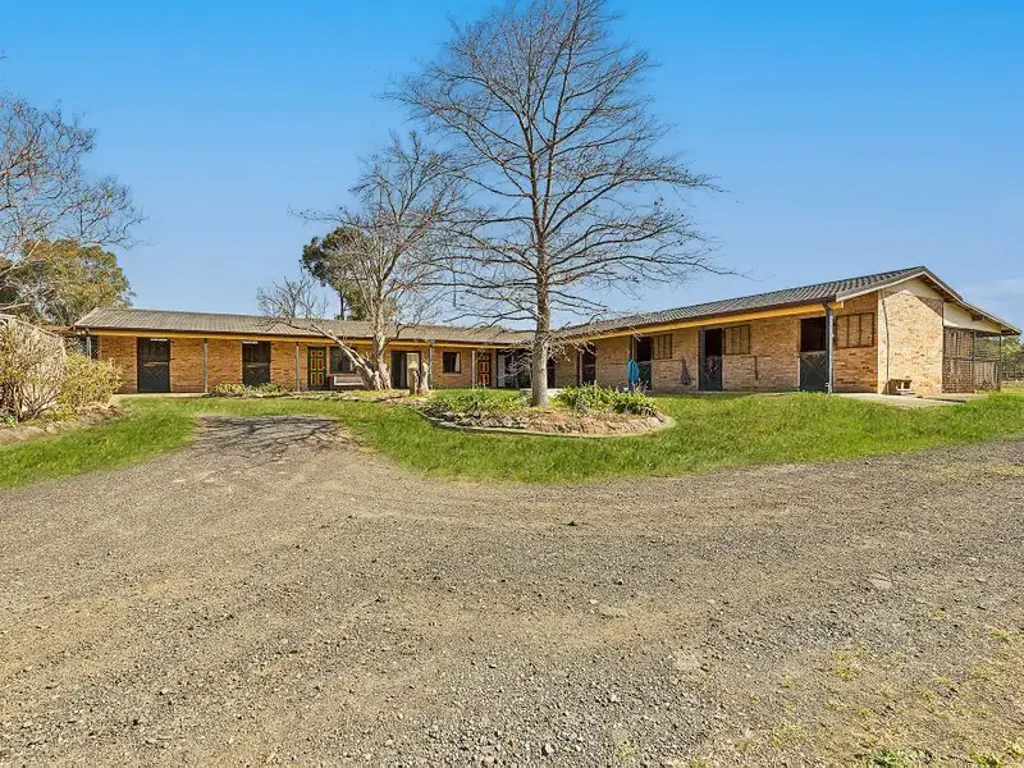 South Windsor 4房  Priced to sell - Equestrian, Land Bank OR Rebuild Opportunity on 5 Acres