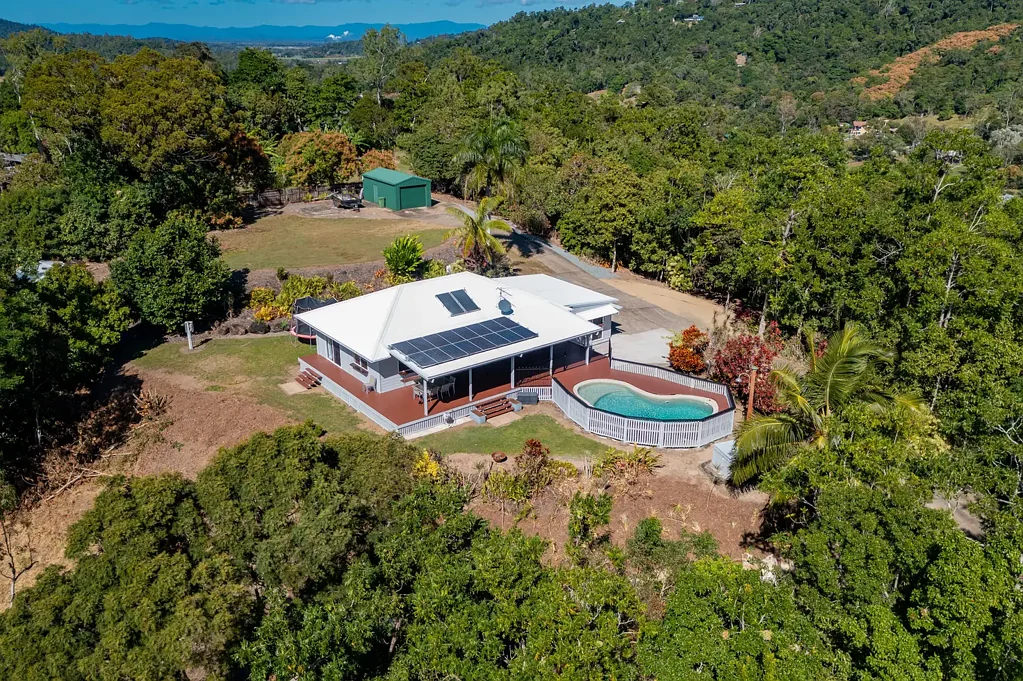 Strathdickie 4房  Private Acreage Living in Sought-After Strathdickie