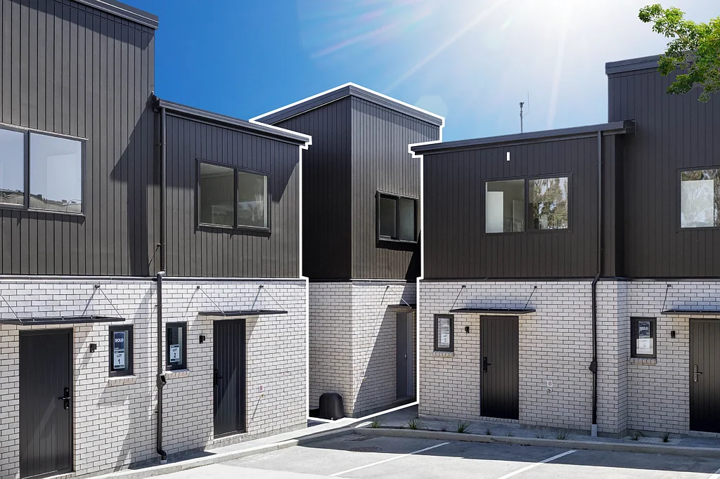 3/96 Bluebird Crescent, Unsworth Heights, North Shore City, Auckland