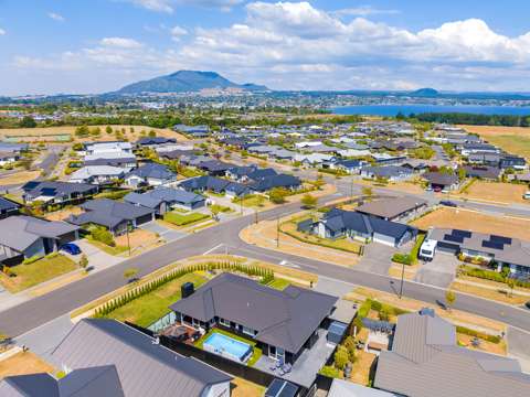 Nukuhau 3房  Modern Family Haven in Sought-After Nukuhau