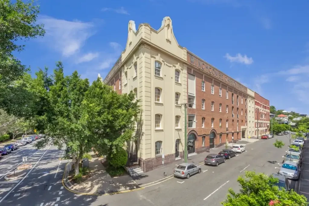 FIRST-FLOOR APARTMENT IN HISTORIC WINCHCOMBE CARSON WOOLSTORE - TENERIFFE