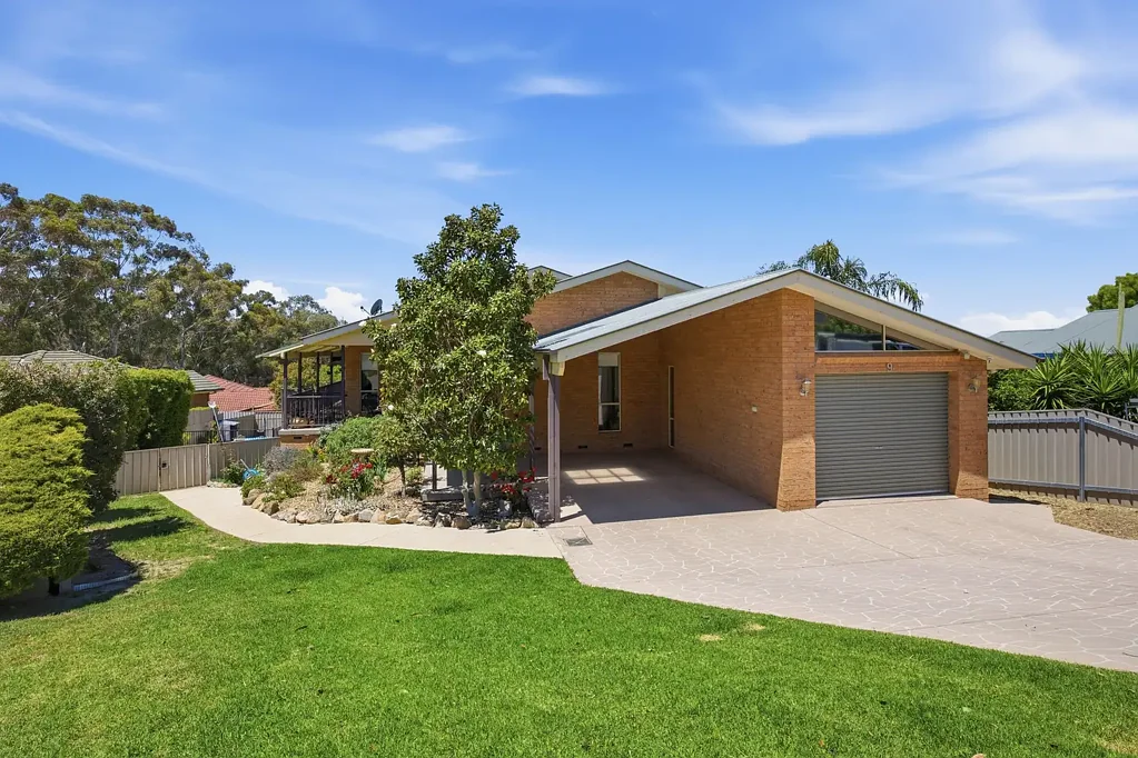 9 Keane Place, Kooringal, NSW 2650
