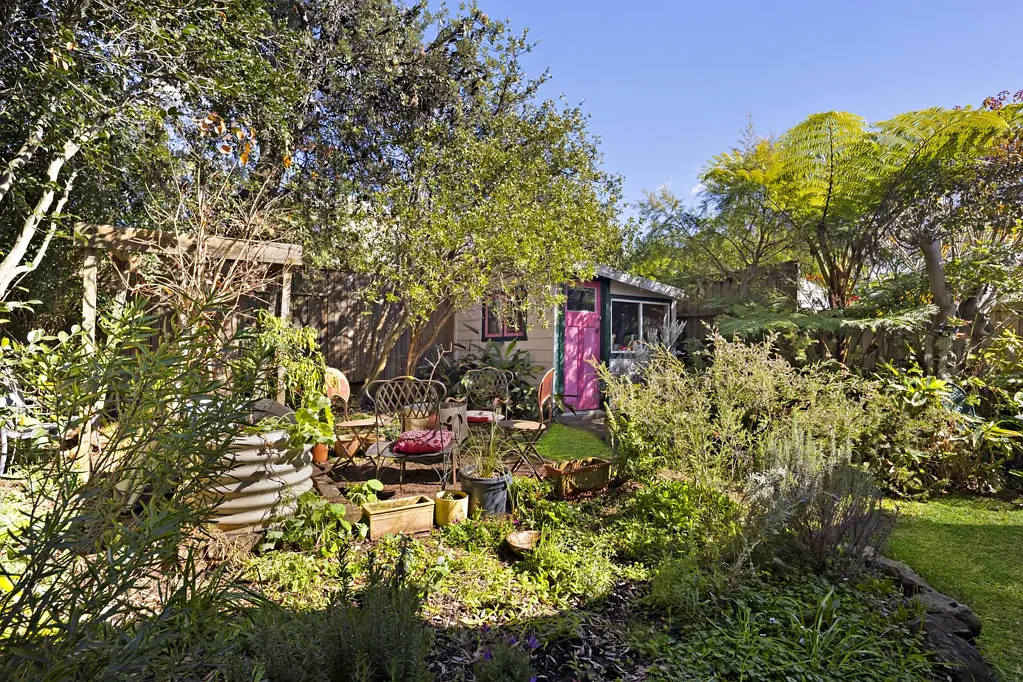 Balmain 3कमरा Tightly-held single level home with treasured leafy garden