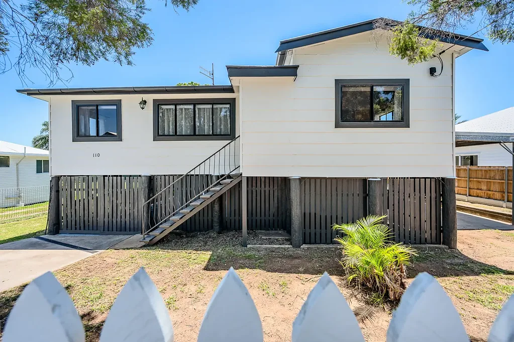 South Gladstone 4Kwarto Modern Living, Huge Block, Side Access & Room to Grow