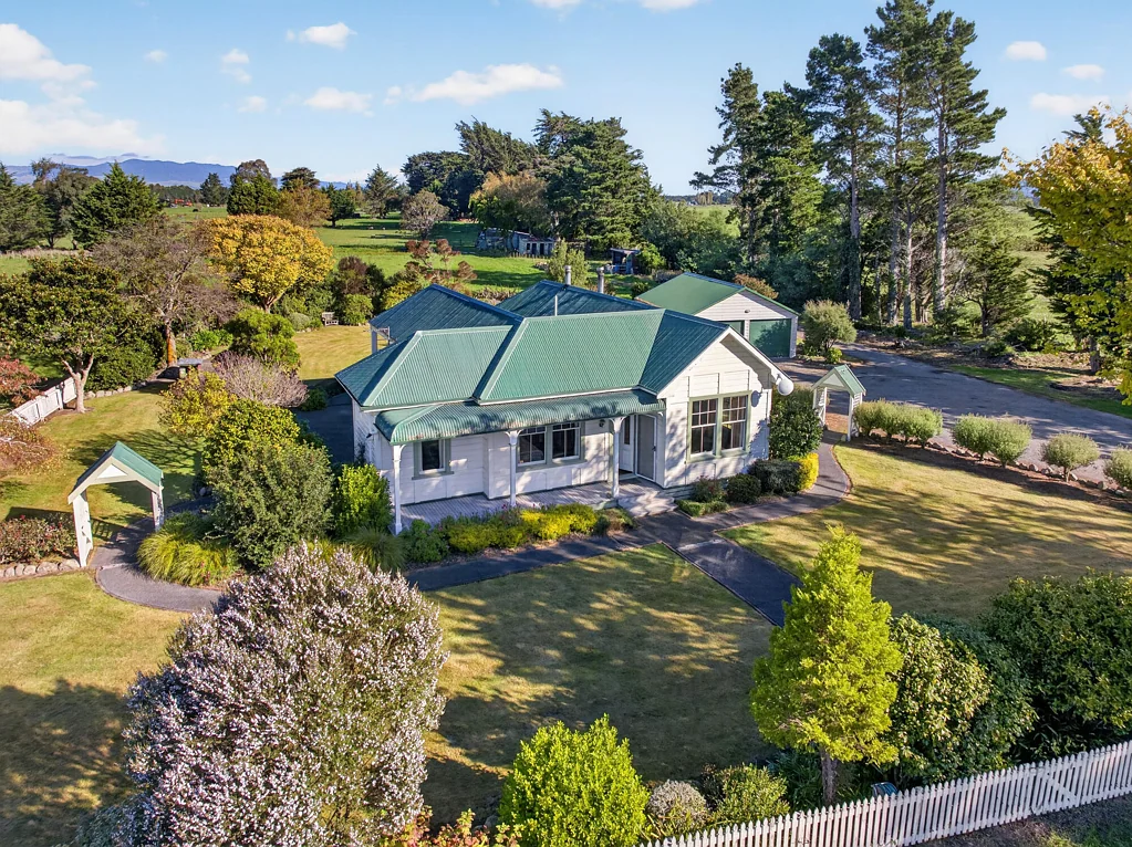 Featherston 3房  Peace, Privacy & Plenty of Charm - BEO $999,000