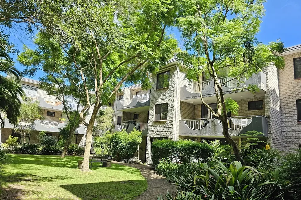 Parkside apartment with leafy outlook