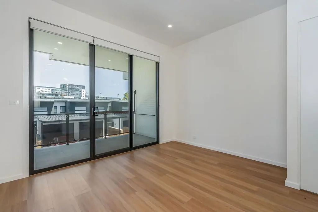 Stylish 3-Bedroom Townhouse in Prime Greenway Location