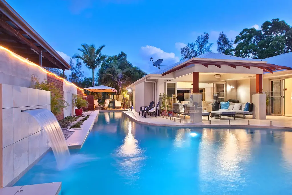 Noosaville 4غرفة نوم Lakefront Luxury In An Exclusive Noosa Retreat Enclave
