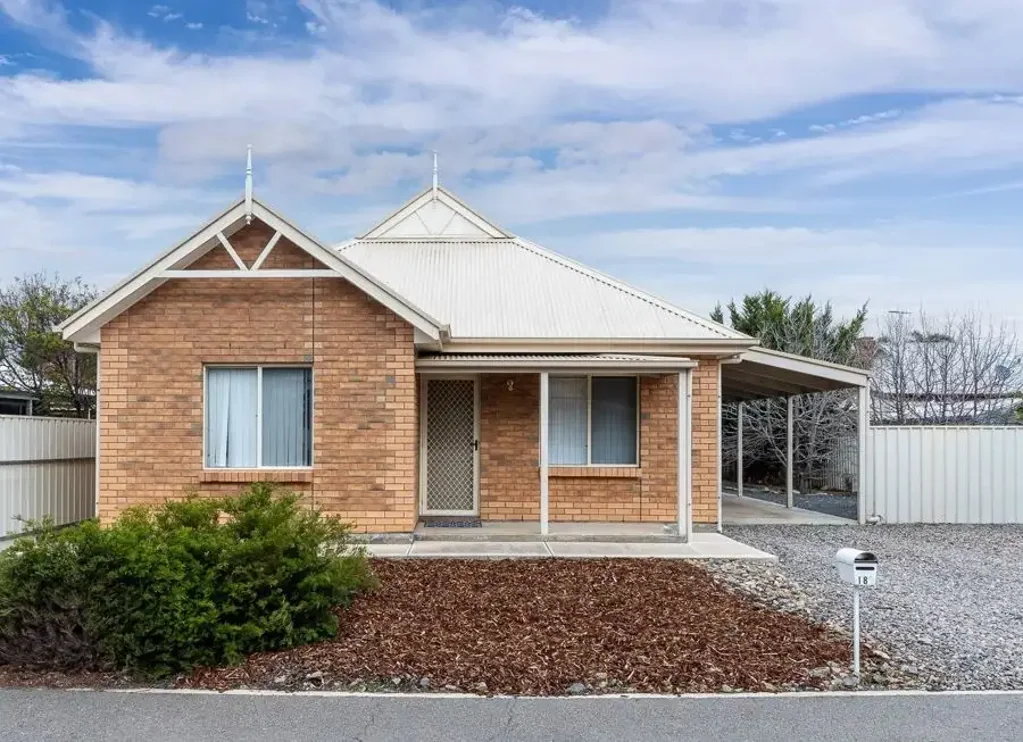 Murray Bridge 3 Bedroom Family Living on Compact Lot