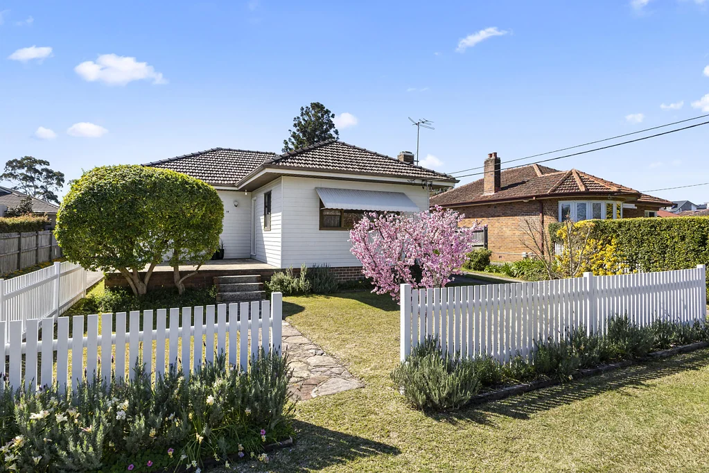 Mount Colah 3房 独立式住宅的魅力，朝北平坦地块，极其便利 Freestanding charm, north-to-rear level parcel, exceptional convenience