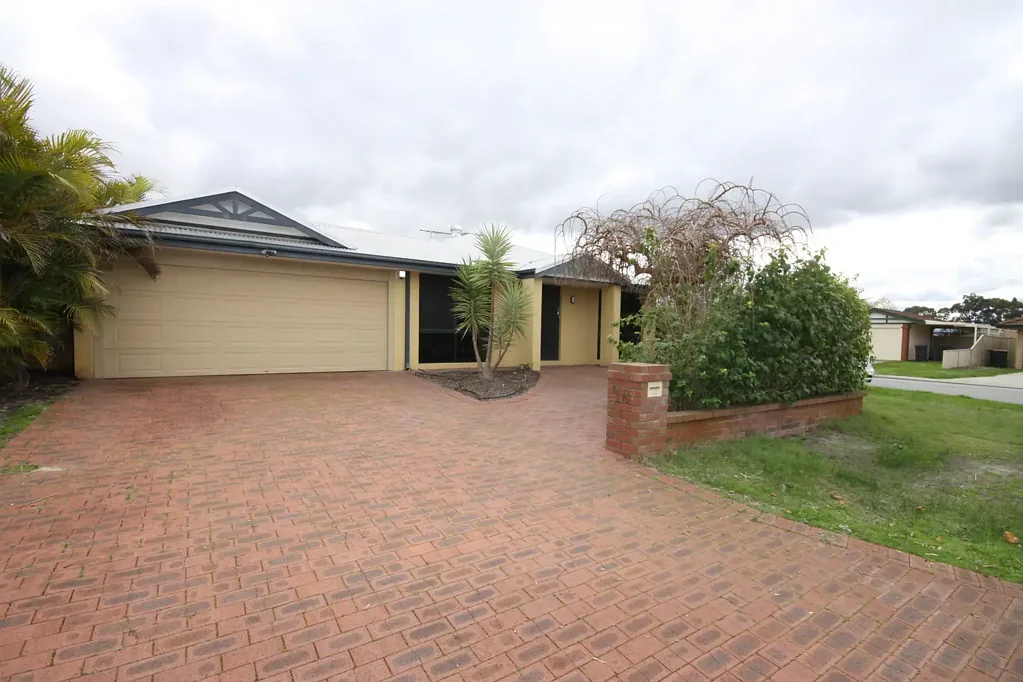 HEATED POOL, SOLAR PANELS & POWERED WORKSHOP FAMILY HOME