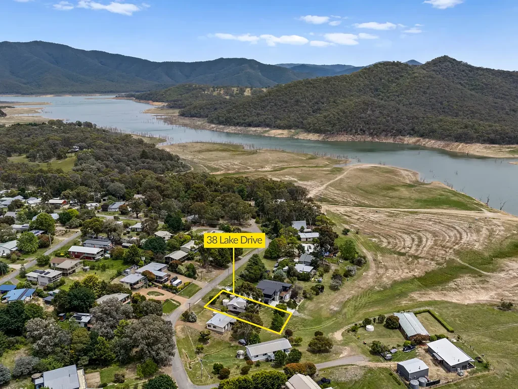 38 Lake Drive, Howqua Inlet, VIC 3723