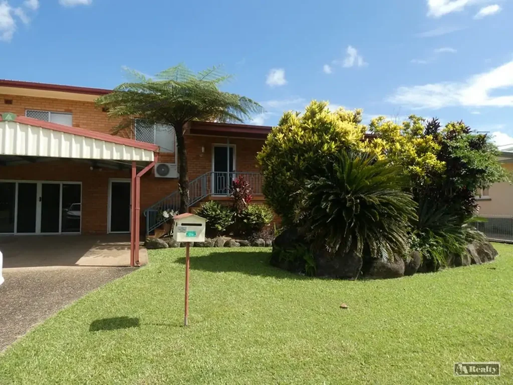 EAST INNISFAIL - HOUSE