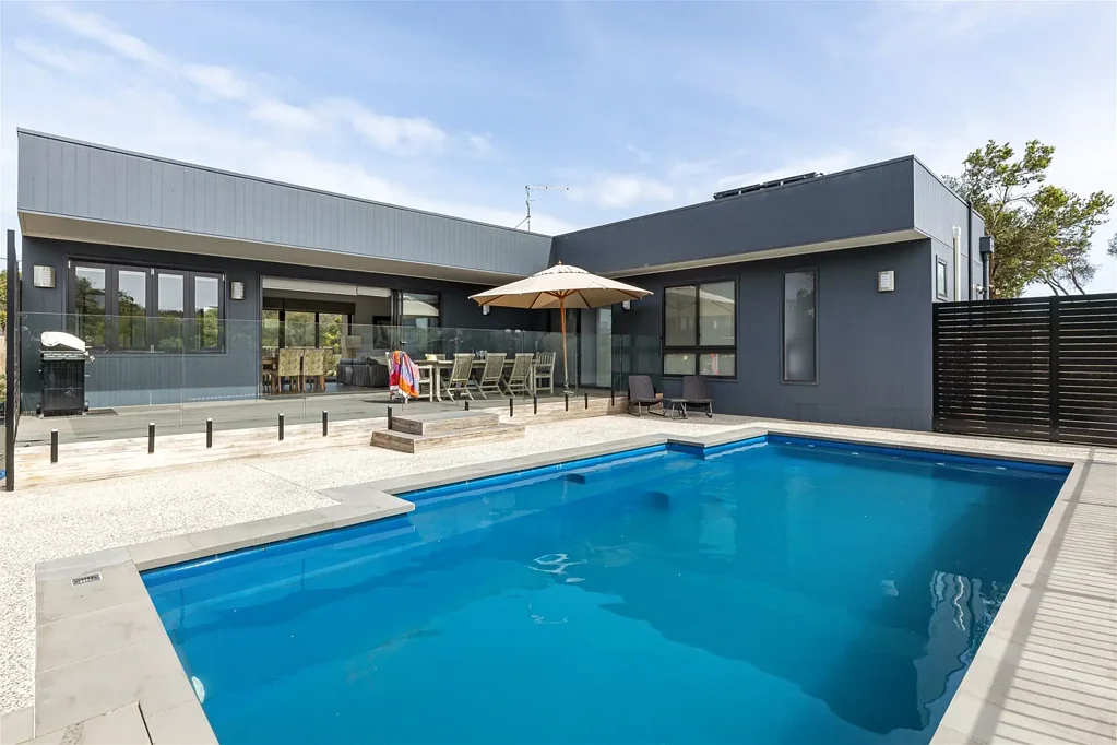 Modern furnished 4 bedroom with pool. Gardening and Pool Service included.