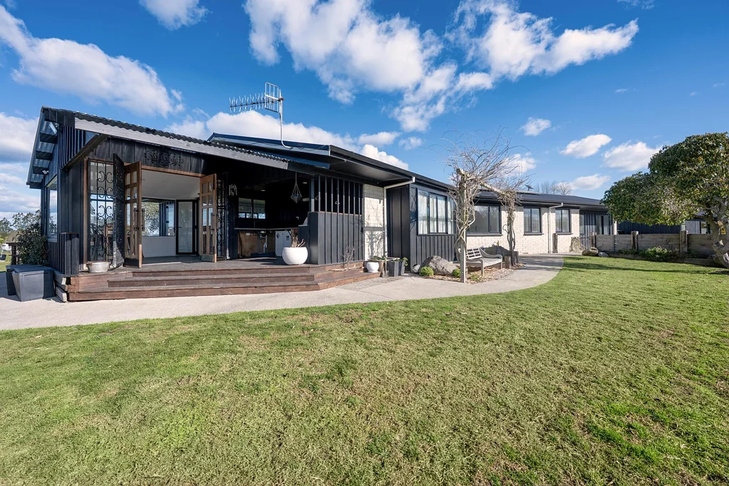 Hamurana  Style, Space and a Cottage to match