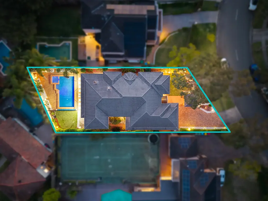 East Lindfield 5房 宏伟全砖家庭娱乐住宅，带泳池、水疗和区域景观 Grand Full-Brick Family Entertainer with Pool, Spa and District Views