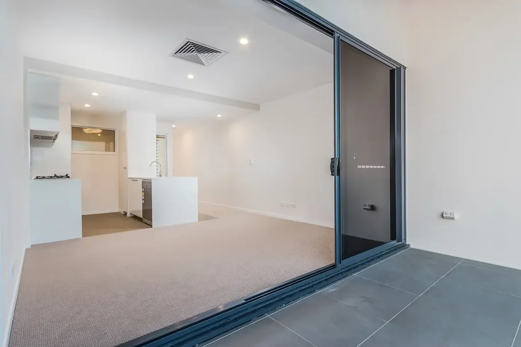 LUXURIOUS 1 BEDROOM APARTMENT