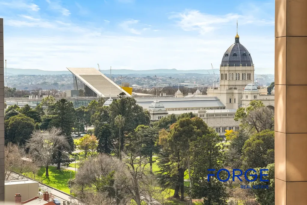 Melbourne 2房  Light-Filled Apartment with Royal Exhibition Building Views