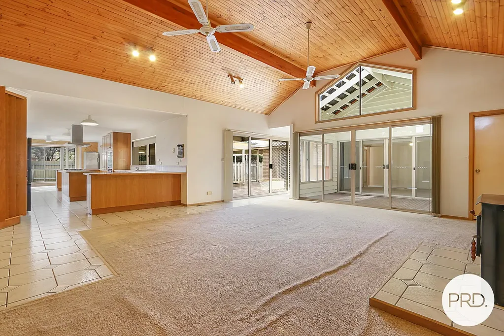 Springdale Heights 4 Bedroom EXPANSIVE RESIDENCE WITH UNIQUE DESIGN