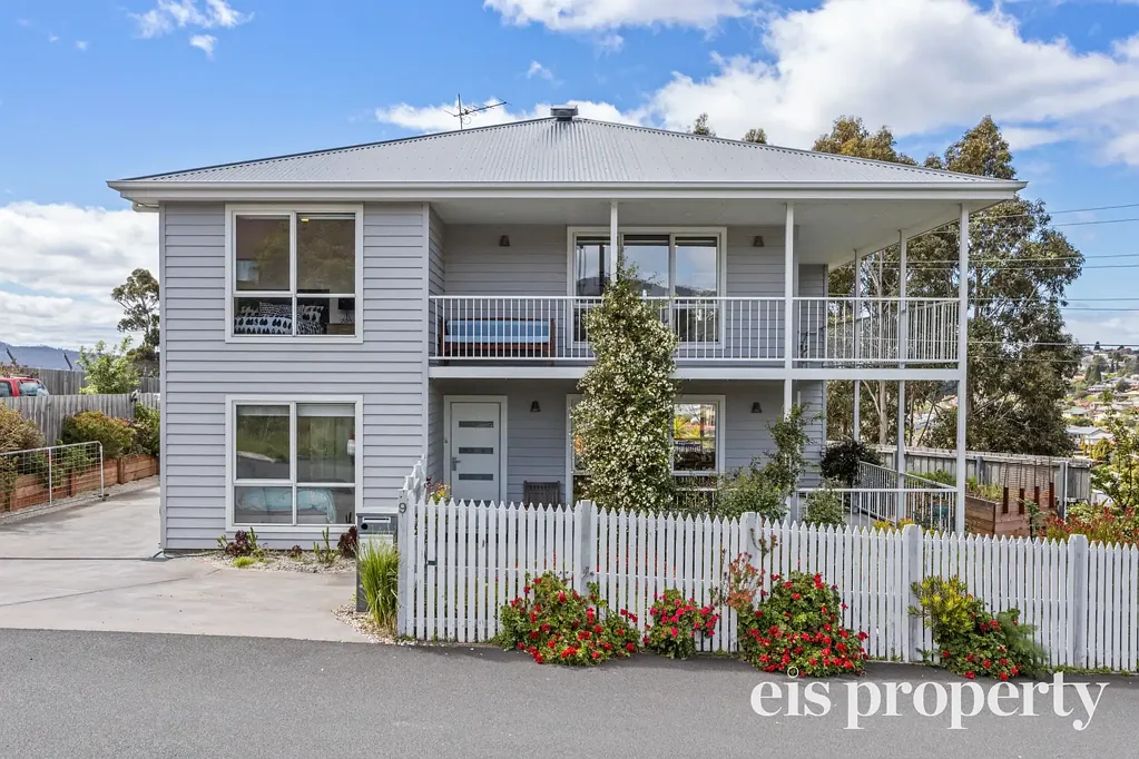 Lenah Valley 5房  Beautiful home you'll definately not outgrow - Unbeatable location for families!