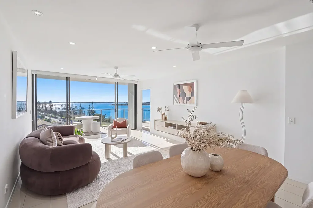 Labrador 2 Slaapkamer UNCOMPROMISED COASTAL LIVING WITH GORGEOUS FOREVER VIEWS
