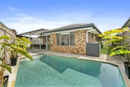 2/2 Troon Court, Banora Point