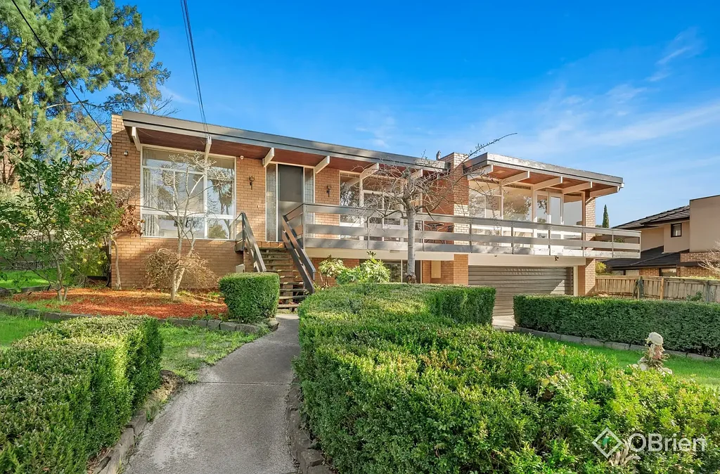 Wheelers Hill 5 Bedroom Glorious Ranges Views, Grand scale in the "Golden Mile" of  Wheelers Hill