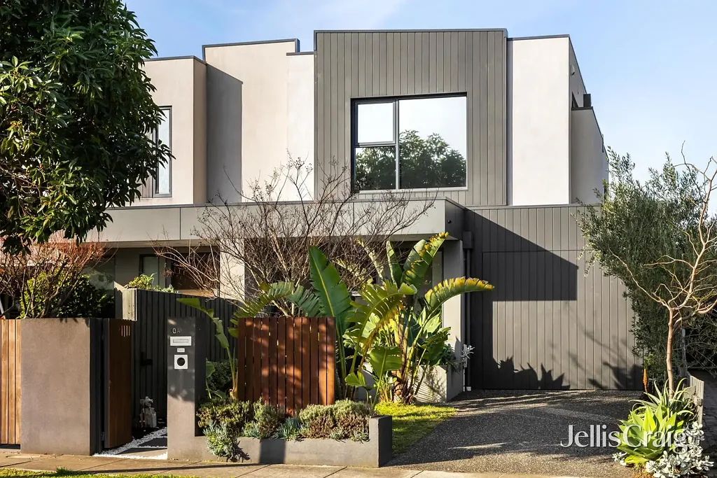 Bentleigh East 4房 拥有两个热带庭院的家庭港湾 A family sanctuary with two tropical courtyards