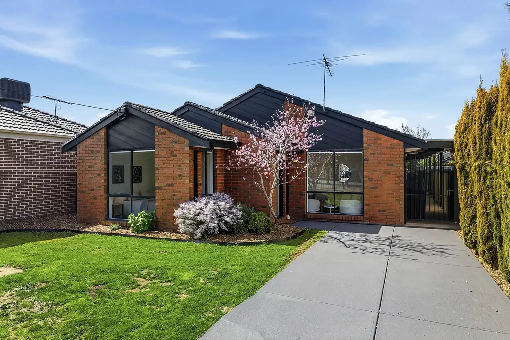 Altona Meadows 3બેડરૂમ Quality Comfort in a Tightly Held Court.