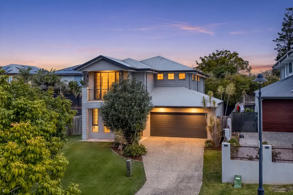 Bridgeman Downs 5Phòng ngủ Modern Hampton-Inspired Luxury with Space, Style & Family Appeal