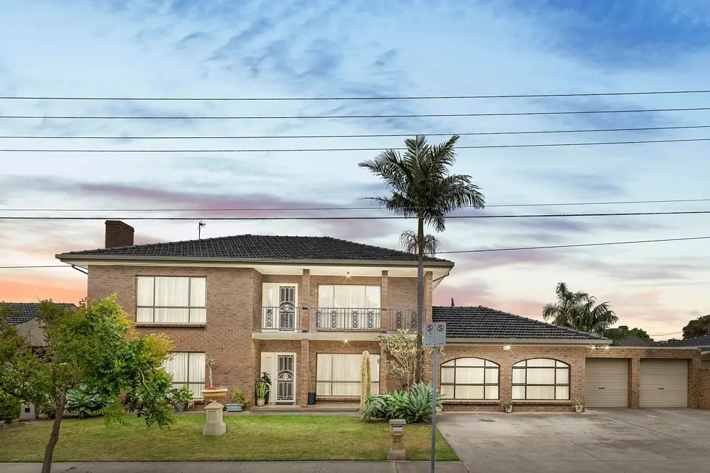 Lockleys 5房  Captivating Contemporary Charm & Incredible Solid Brick Family-Friendly Functionality