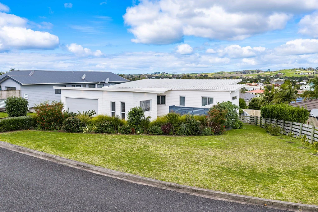 Mangawhai 3房  Easy Living with an Elevated Outlook
