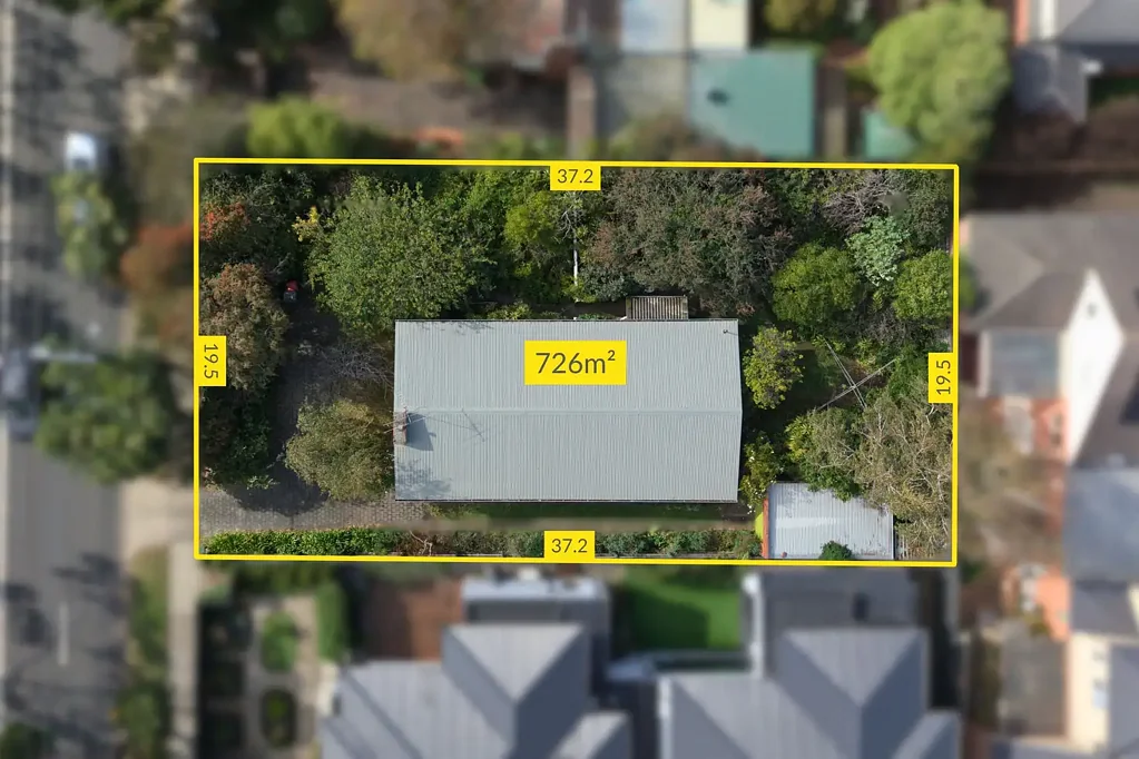 Mount Waverley 3房 宽敞726sqm地块 19米临街面宽 朝北起居室 精装修厨房 地下酒窖 单间车库 蓝筹地段 好学区 生活便利 Endless Potential on 725sqm in Prestigious School Zone