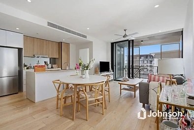 Chermside 2Kwarto Stylish City-Fringe Living with Two Secure Car Spaces!