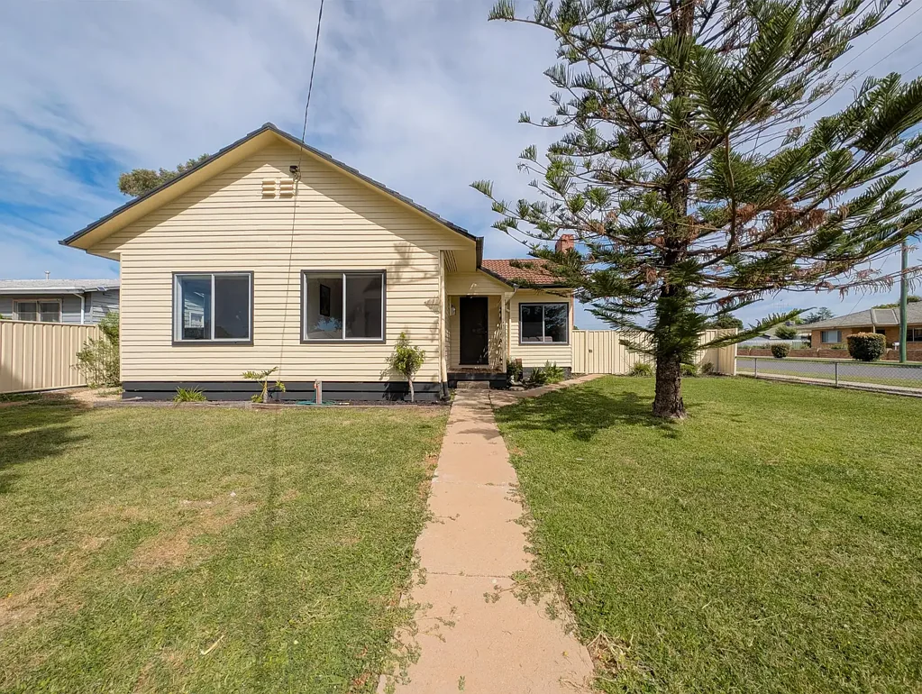Kerang 2 Bedroom Country Charm, Modern Comfort & Summer Days by the Pool