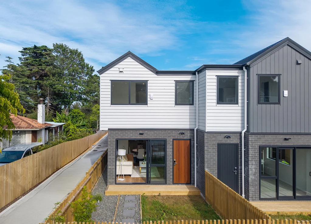 Pakuranga 2 Bedroom Title and CCC issued | Present all offers