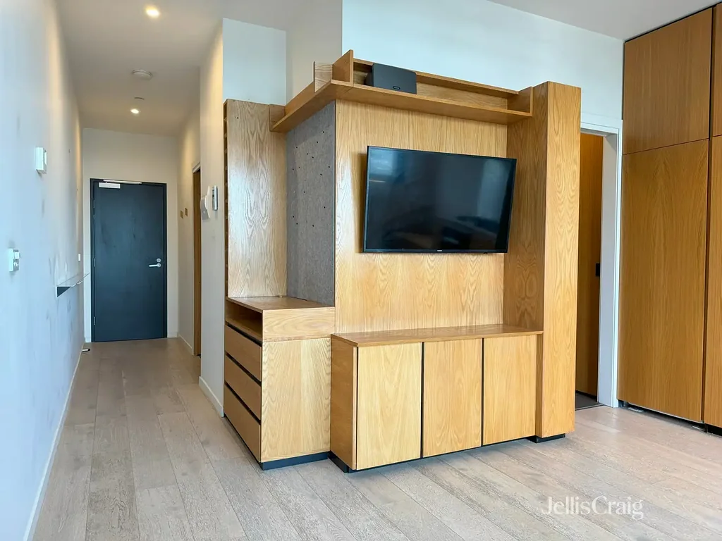 Luxurious and Sustainable City-Edge Living