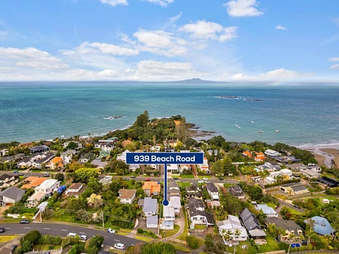 Waiake 4 Bedroom Expansive Family Living, Moments from Waiake Beach