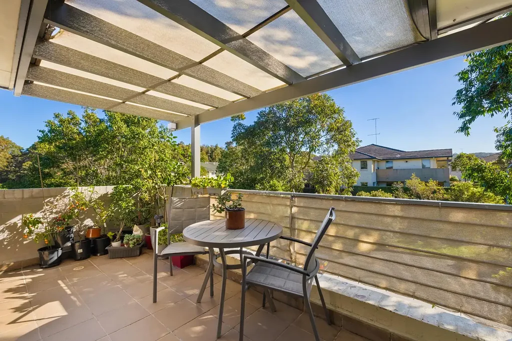Warriewood 3બેડરૂમ Sun Filled Top Floor Apartment in Leafy Warriewood Estate