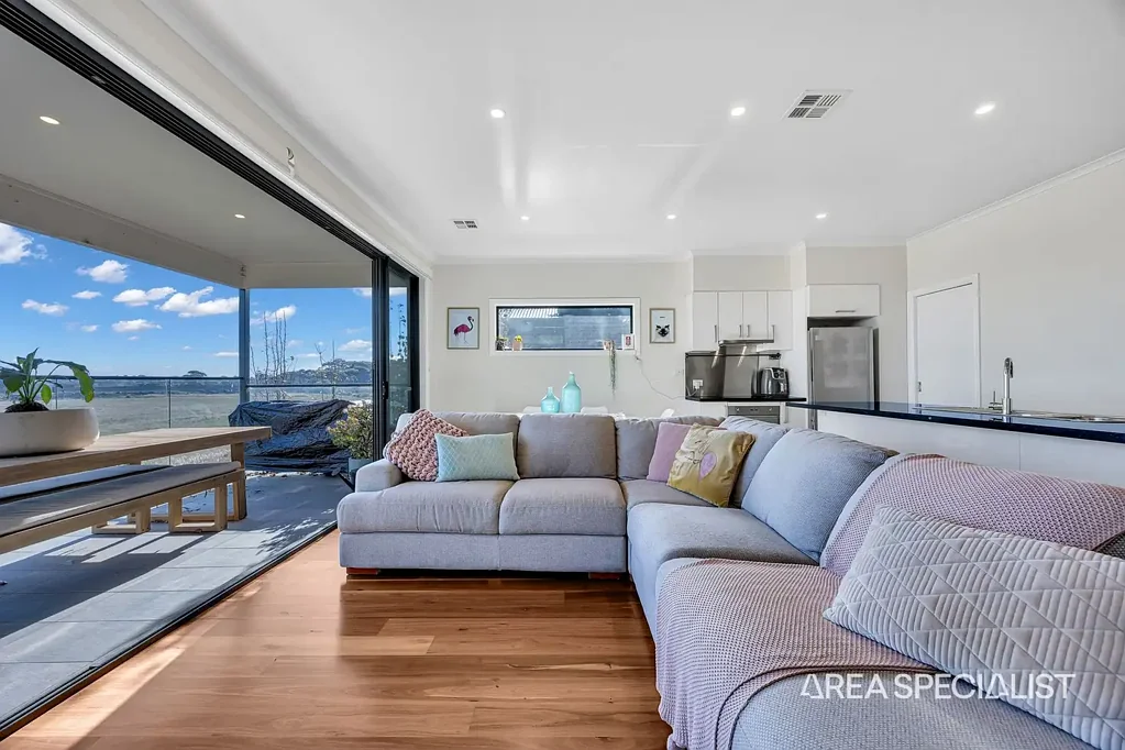 Lara 4Kwarto Immaculate Home with Creek Views