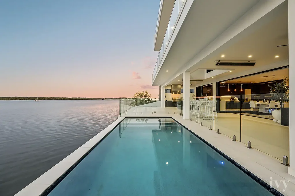 Paradise Point 5房  No-Expense-Spared, Extraordinary Broadwater Entertainer