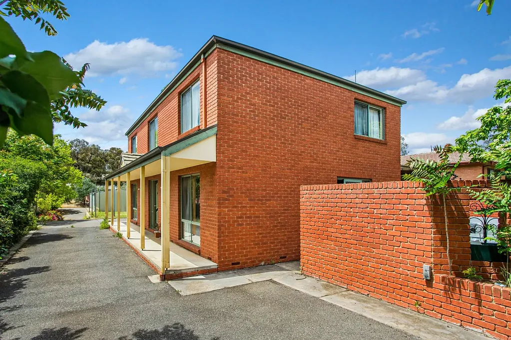 Large family home with workshop!