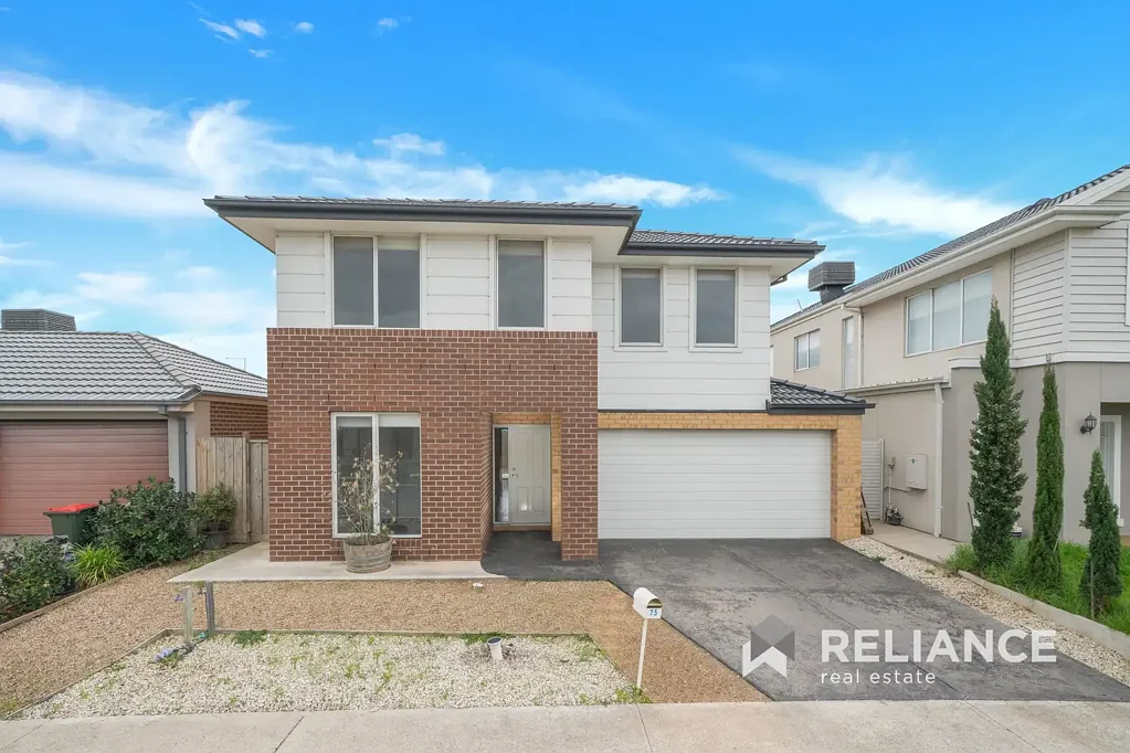 FAMILY HOME IN UPPER POINT COOK!